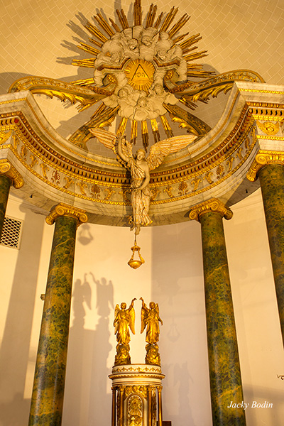 autel de la chapelle du collège de Notre-Dame de Bourgenay