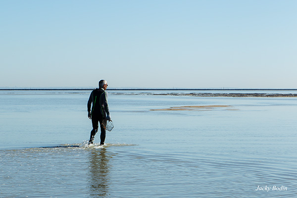 Philippe Michaud se rendant sur le lieu de pêche