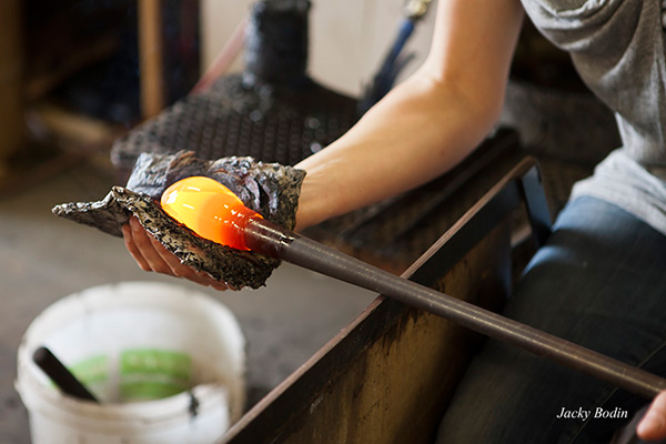 Souffleurs de verre à la verrerie de Bourgenay