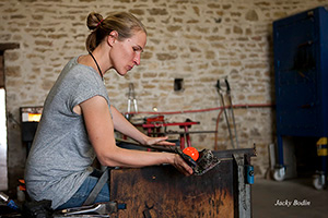 Souffleurs de verre aux Verreries d'Art de Bourgenay en Vendée, Stéphanie et Valérien Desjariges, présente quelques œuvres  de sa collection, 2012 et 2017