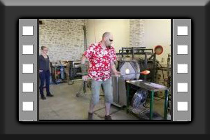 Stéphanie et Valérien Desjariges souffleurs de verre à la verrerie d’art de Bourgenay en Vendée, vous présentent une vidéo de leur métier et des photos de leurs œuvres 2012 et 2017 Stéphanie et Valérien Desjariges souffleurs de verre à la verrerie d’art de Bourgenay en Vendée, vous présentent une vidéo de leur métier et des photos de leurs œuvres 2012 et 2017